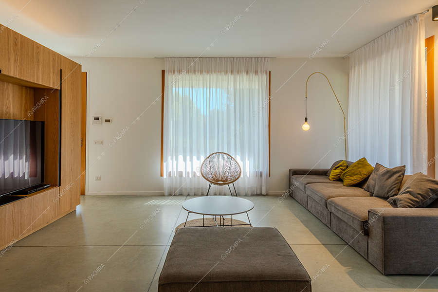 Salotto della villa moderna Elio, location per shooting a Como