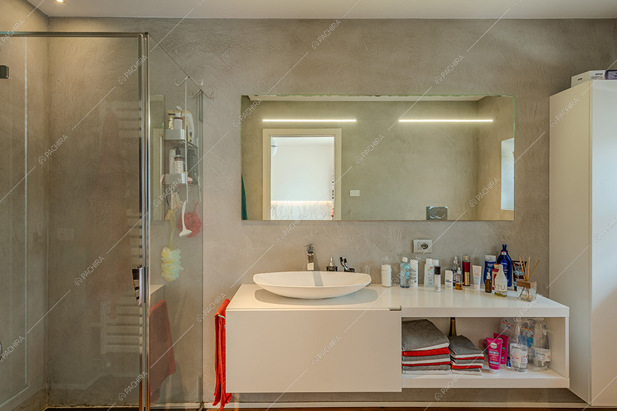 Bagno della villa moderna Amanita, location per shooting a Bergamo