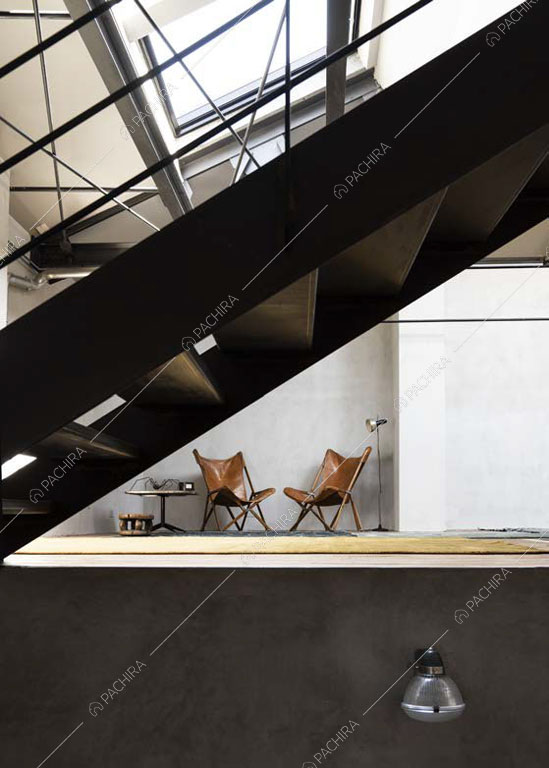 Scale del loft Reno, location in stile contemporaneo a Reggio Emilia