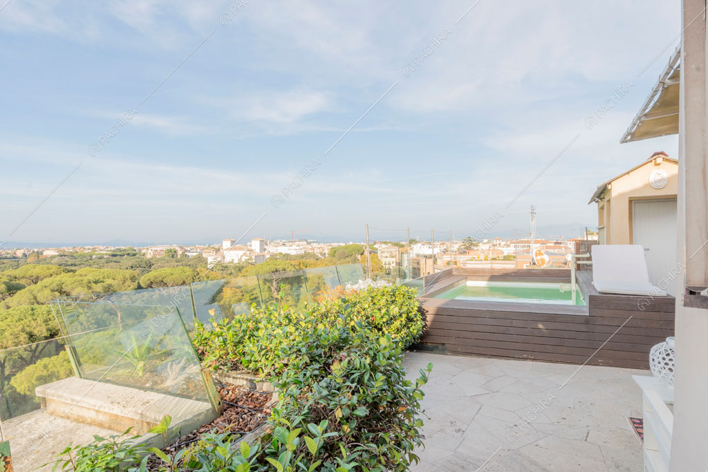 Terrazza dell'attico Elbrus, location in stile contemporaneo a Roma