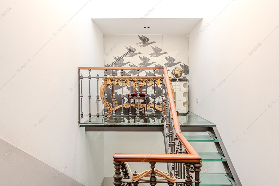 Scale della villa Yamase, location in stile liberty a Milano
