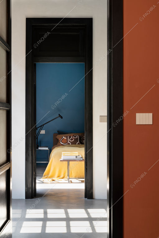 Corridoio del loft Reno, location in stile contemporaneo a Reggio Emilia