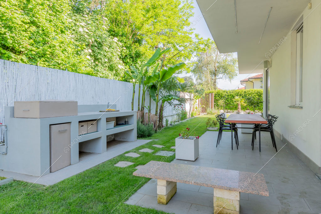 Giardino della villa Garnet, location in stile contemporaneo a Milano