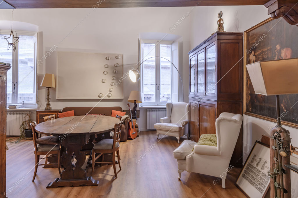 Zona living dell'appartamento Roobois, location in stile insolito a Roma