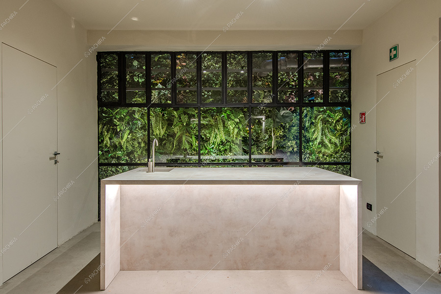Isola dell'espositivo Tatra, location in stile contemporaneo a Milano