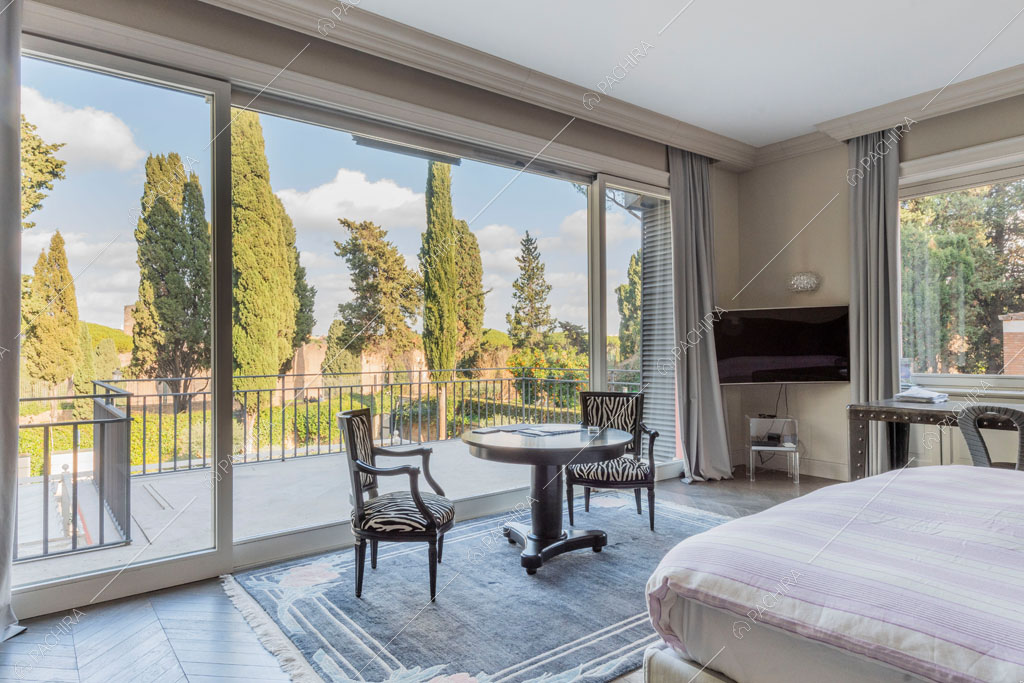 Camera da letto della villa Espero, location in stile contemporaneo a Roma