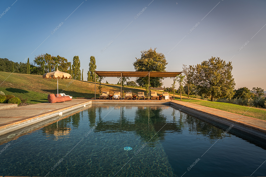 Piscina dell'agriturismo Tevere, location in stile country a Siena