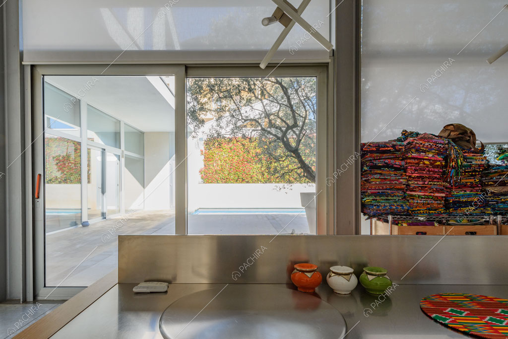 Cucina del loft Inula, location in stile contemporaneo a Varese