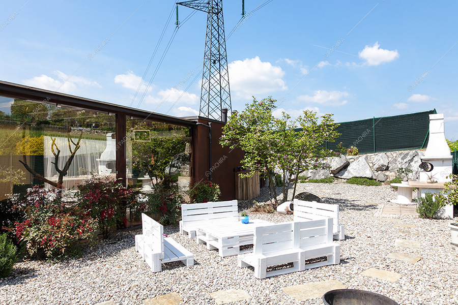 Esterni della villa Filesia, location in stile contemporaneo a Lecco