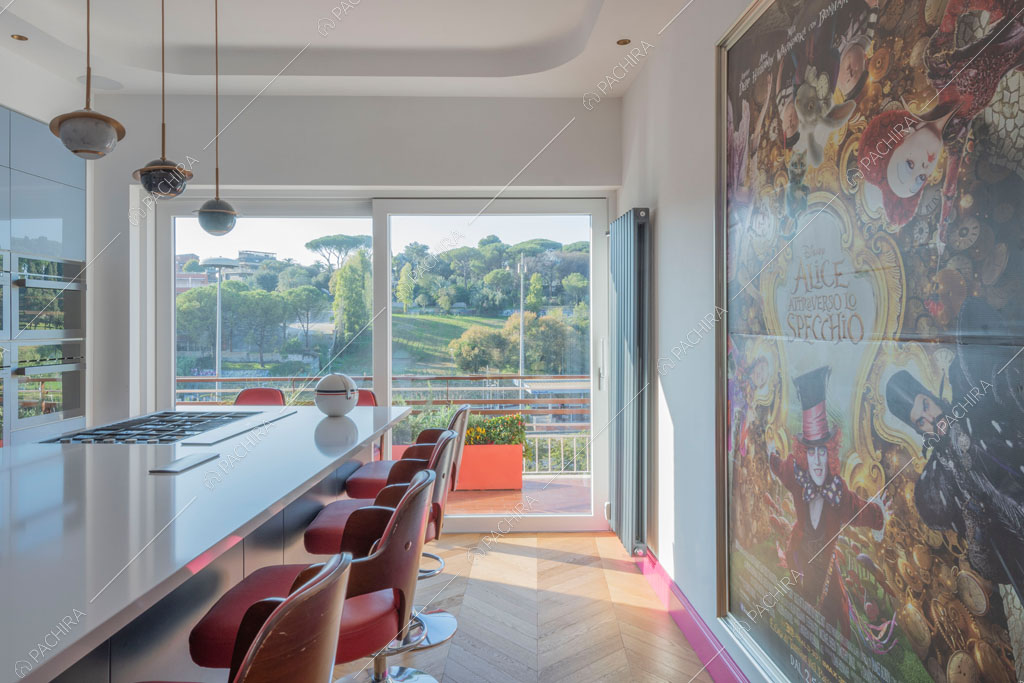 Cucina dell'appartamento Gila, location in stile contemporaneo a Roma
