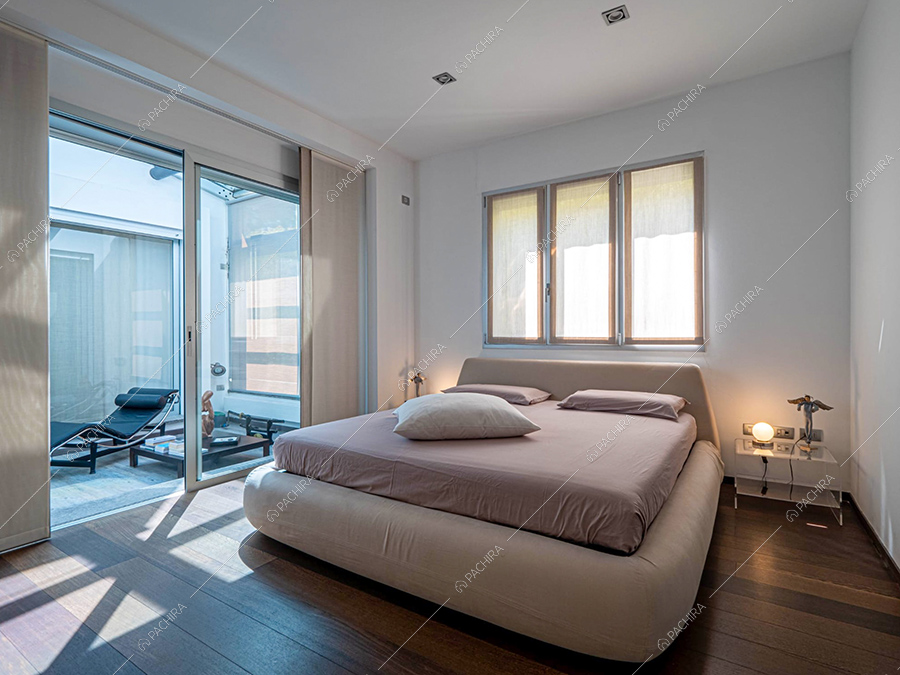 Camera da letto della villa Moonstone, location in stile moderno a Milano