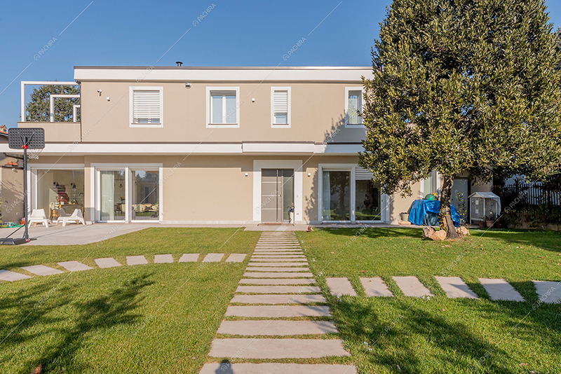 Esterni della villa Brenta, location in stile moderno a Milano