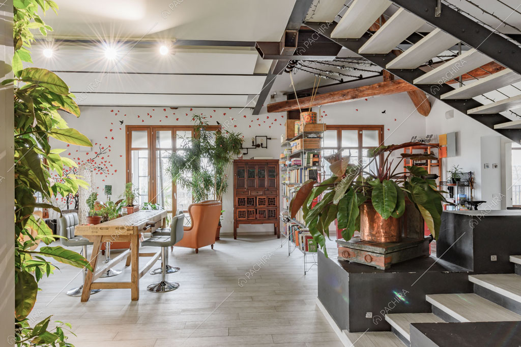Scale nella zona living del loft Ostro, location in stile contemporaneo a Milano