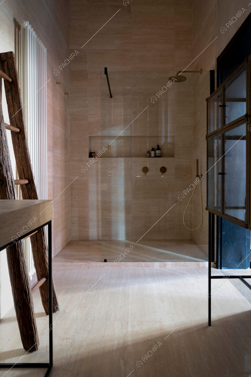 Bagno del loft Reno, location in stile contemporaneo a Reggio Emilia