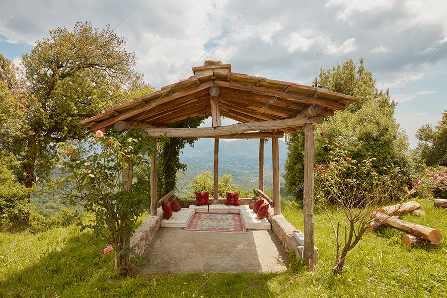 Patio della masseria Mincio, location in stile rustico a Lucca