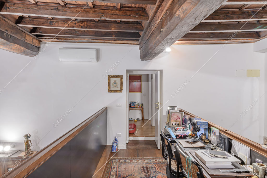 Soppalco dell'appartamento Roobois, location in stile insolito a Roma
