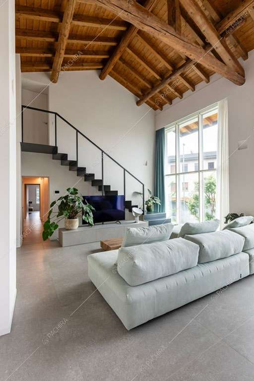 Zona living della villa Makalu, location in stile contemporaneo a Brescia