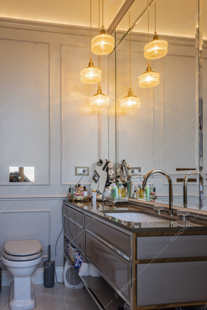 Bagno con boiserie