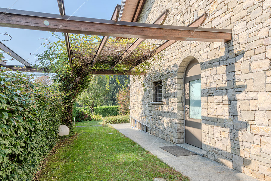 Giardino della villa Litani, location in stile moderno a Monza