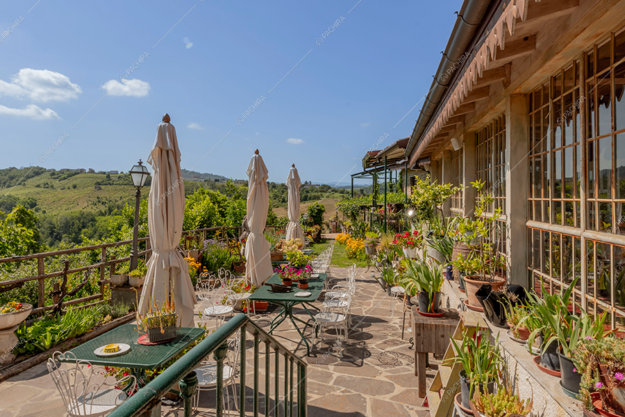 Terrazza dell'agriturismo Mistral, location in stile rustico a Pavia