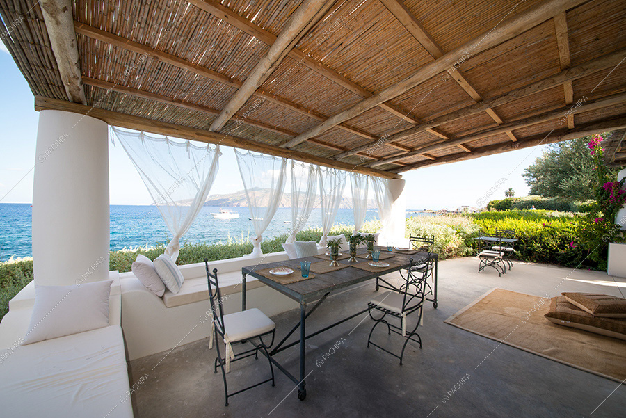 Veranda della villa Toyon, location in stile classico a Messina