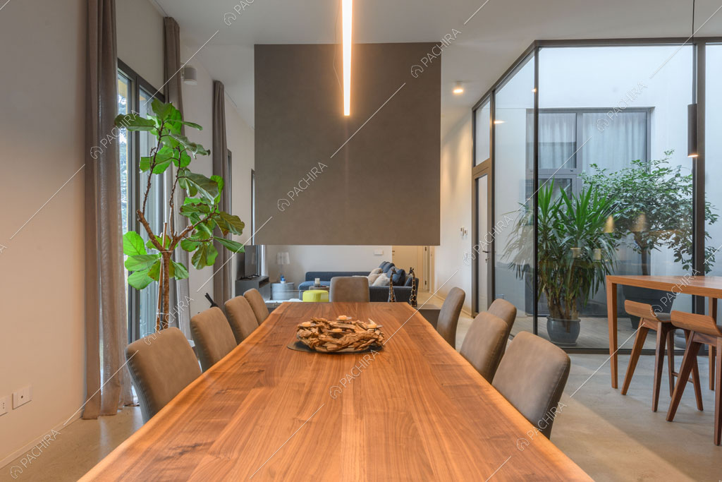Zona living con camino dell'appartamento Fiore di porro, location in stile minimal a Monza