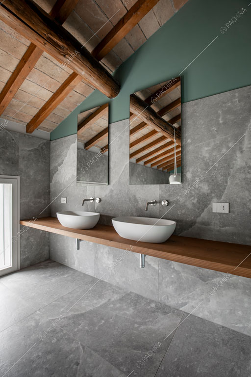 Bagno della villa Makalu, location in stile contemporaneo a Brescia