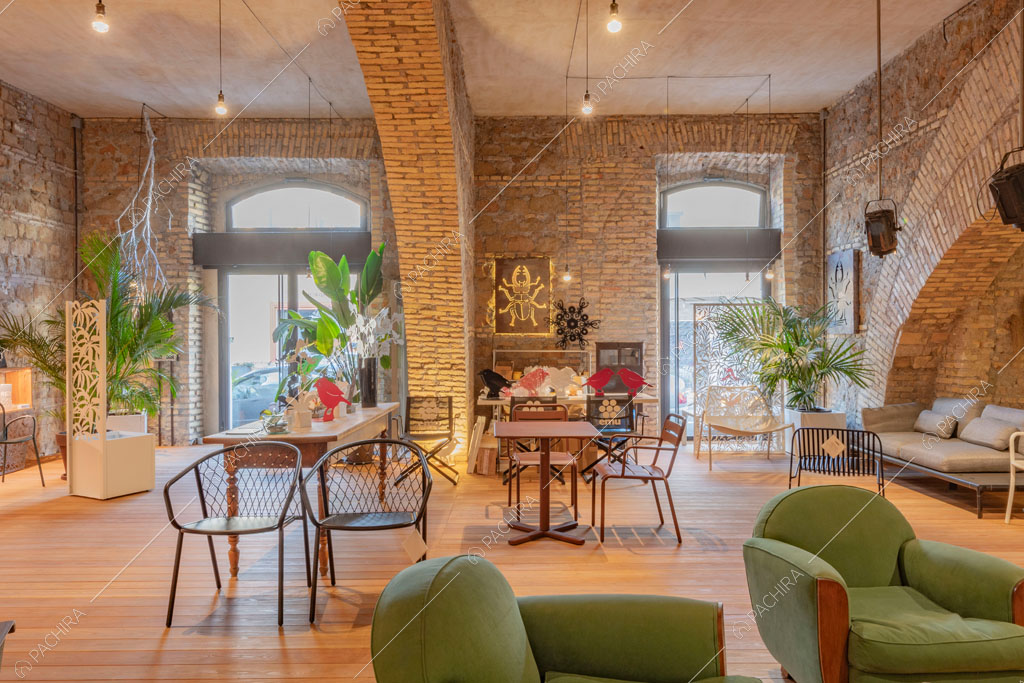 Sala con vetrate dell'espositivo Couve, location in stile contemporaneo a Roma