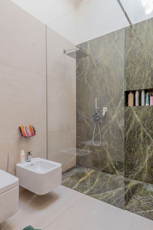Bagno del loft Graviola, location in stile contemporaneo a Milano
