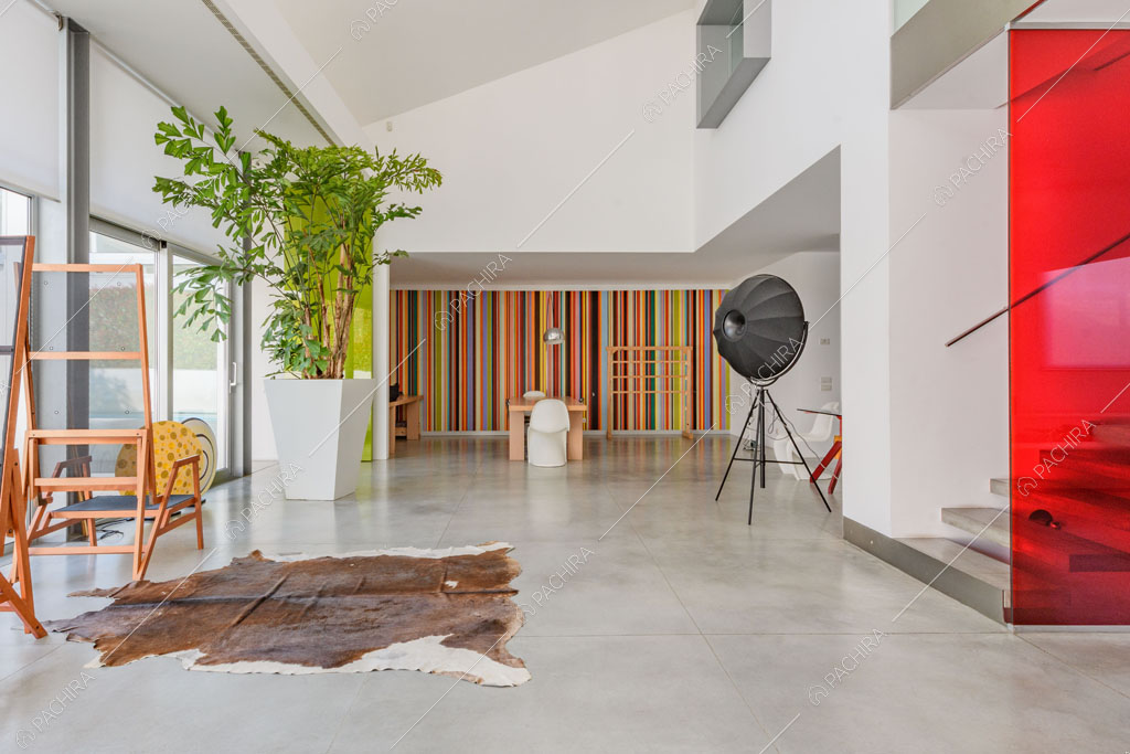 Zona living del loft Inula, location in stile contemporaneo a Varese