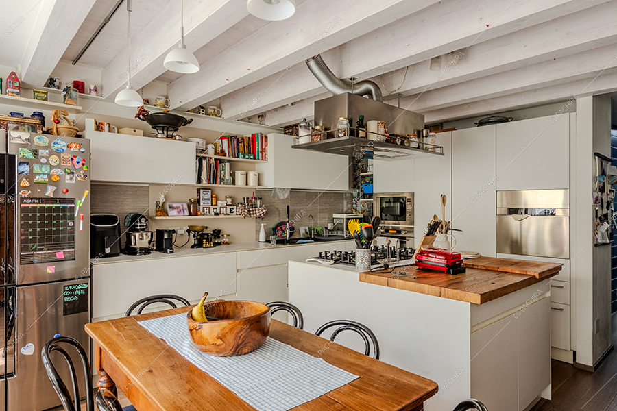 Cucina della villa Malachite, location in stile moderno a Milano