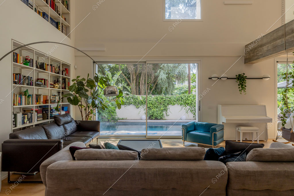 Zona living del loft Fenice, location in stile contemporaneo a Milano