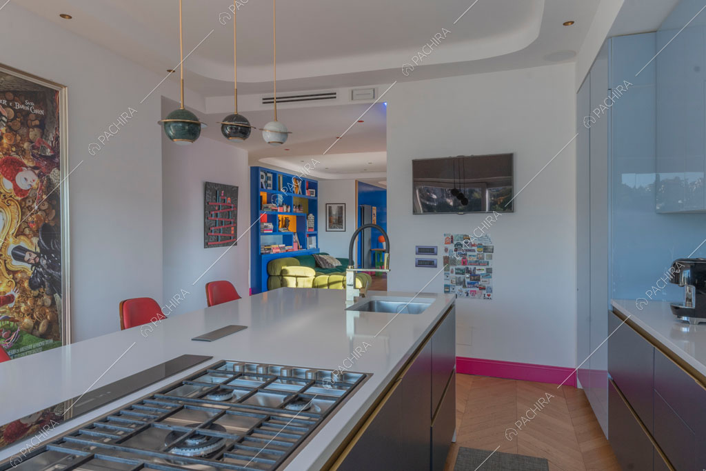 Cucina dell'appartamento Gila, location in stile contemporaneo a Roma