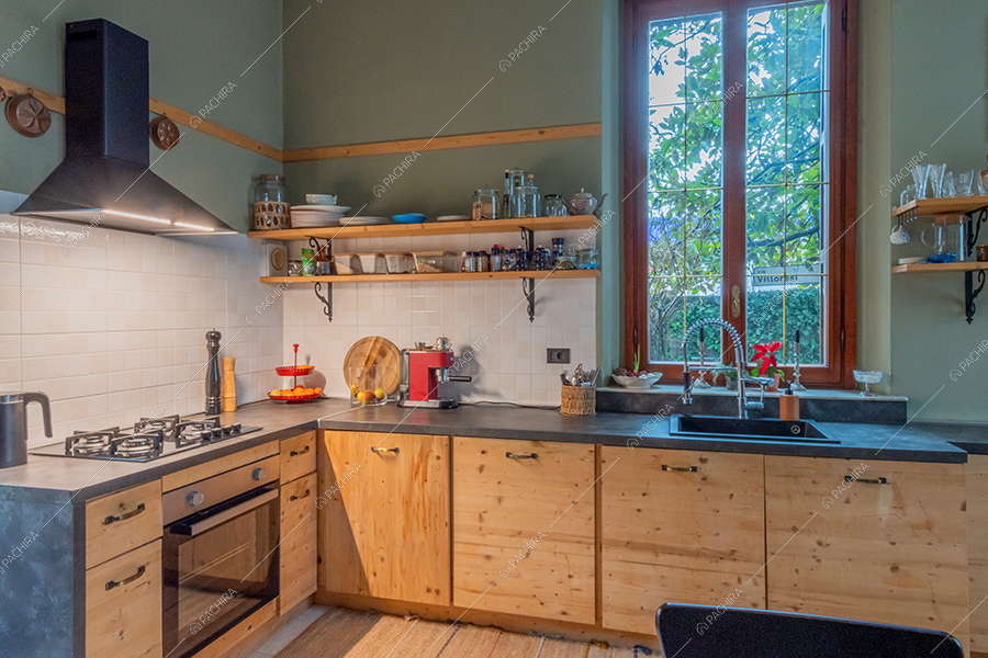 Cucina della villa Vinson, location in stile moderno a Milano