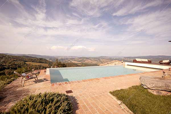 Piscina del borgo Clematide, location in stile rustico a Pisa
