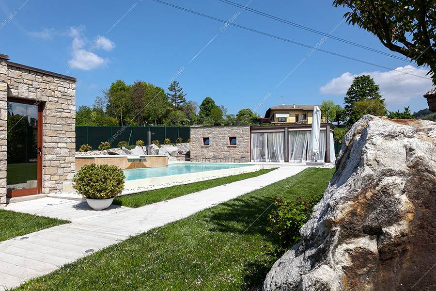 Giardino della villa Filesia, location in stile contemporaneo a Lecco