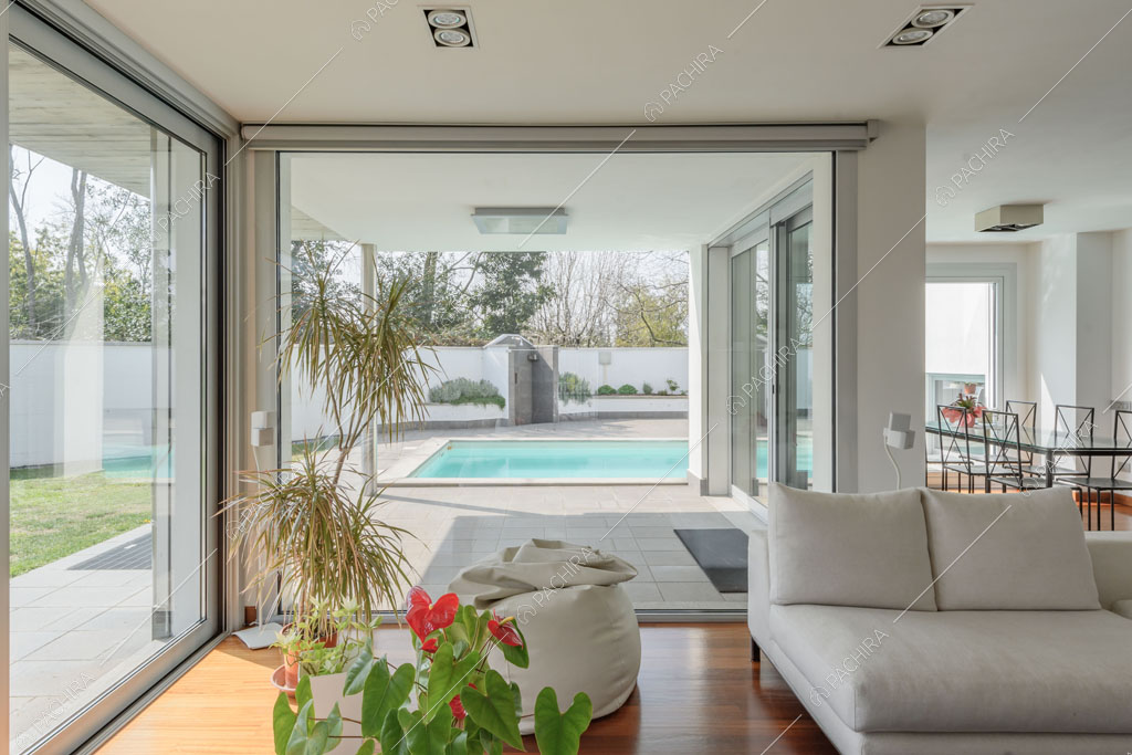 Zona living della villa Lilium, location in stile moderno in Provincia di Milano
