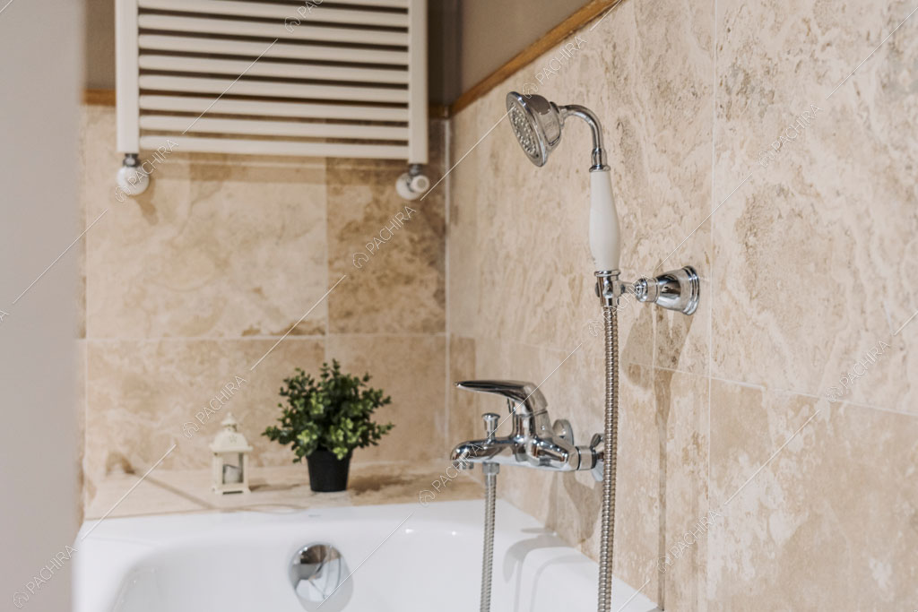 Bagno della villa Variscite, location in stile moderno a Firenze