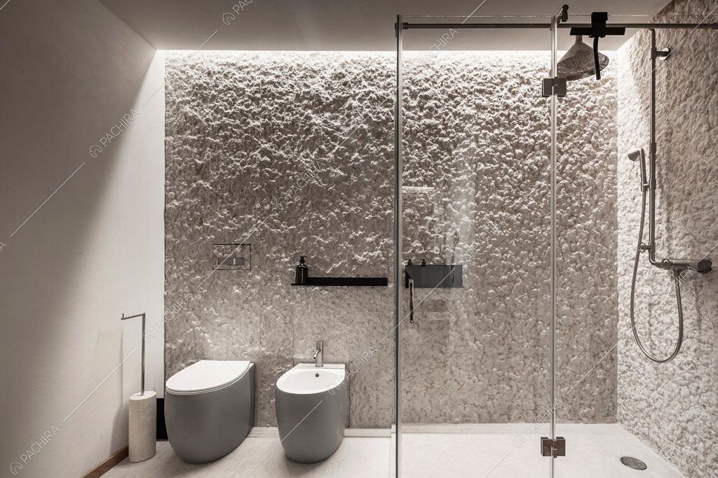 Grande box doccia nel bagno della villa Ghibli, location in stile contemporaneo a Verona