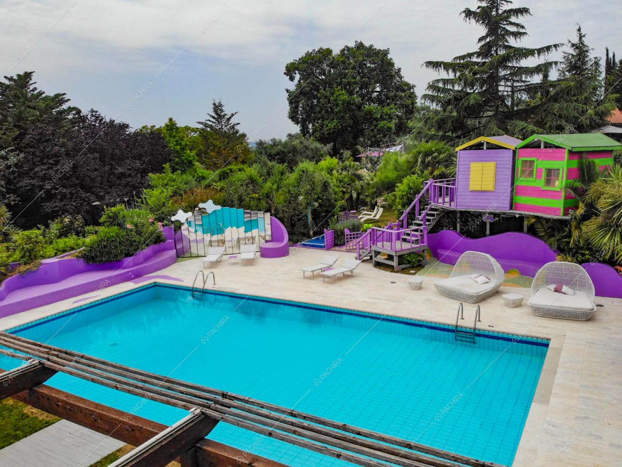 Piscina dell'hotel Aegirine, location in stile eclettico a Rieti