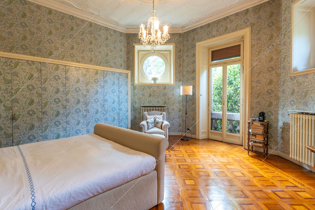 Camera da letto della dimora storica Taurus, location in stile classico a Lecco