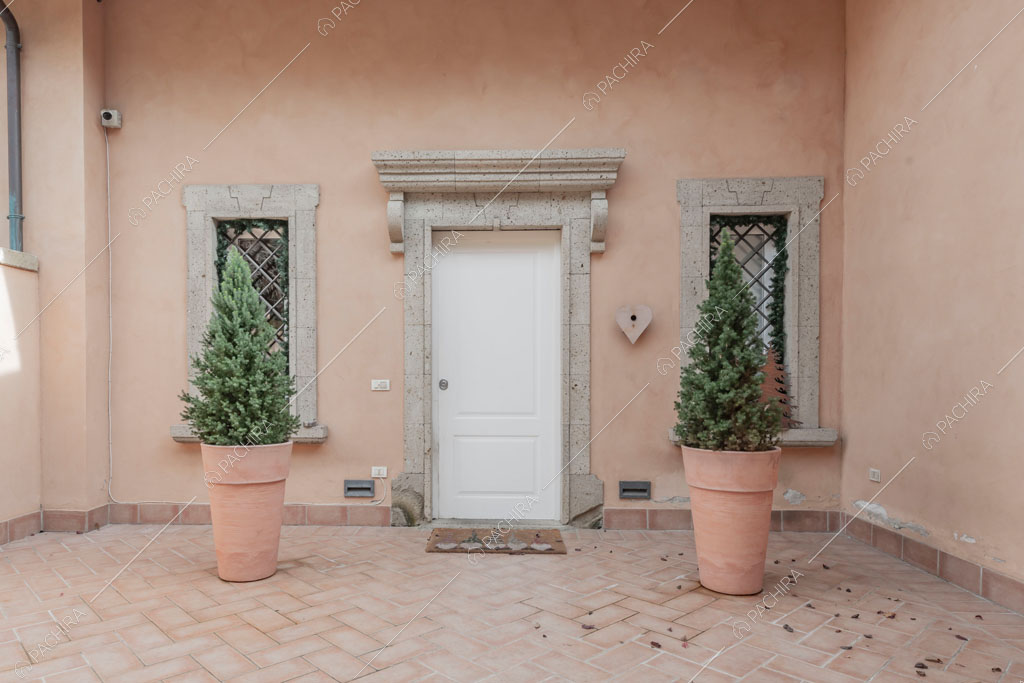 Ingresso e pavimento in cotto della villa Bauxite, location in stile moderno a Roma