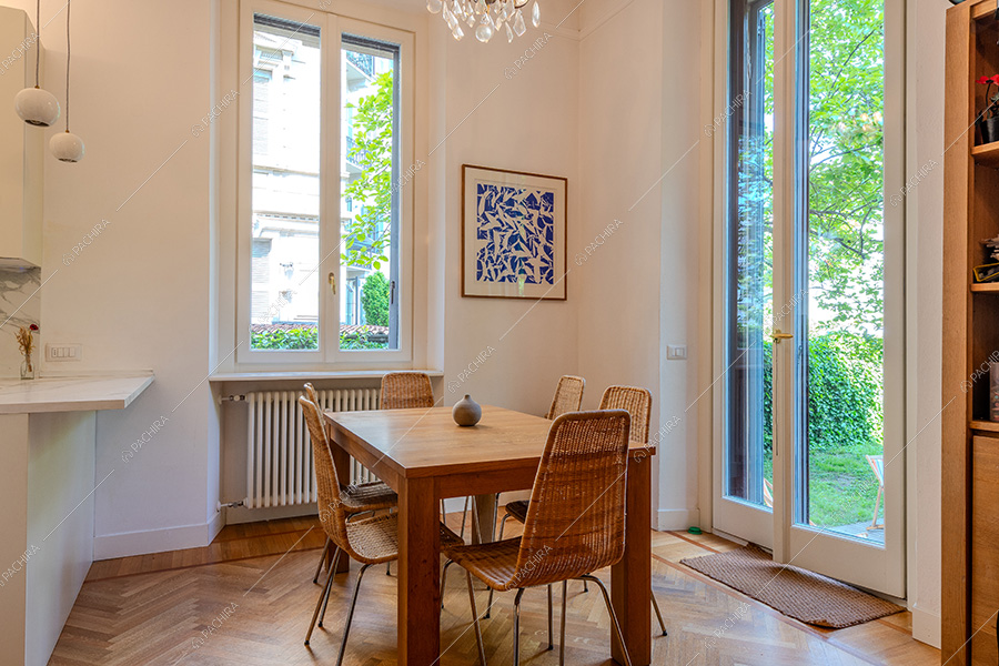 Sala da pranzo dell'appartamento Andira, location moderna per shooting a Milano