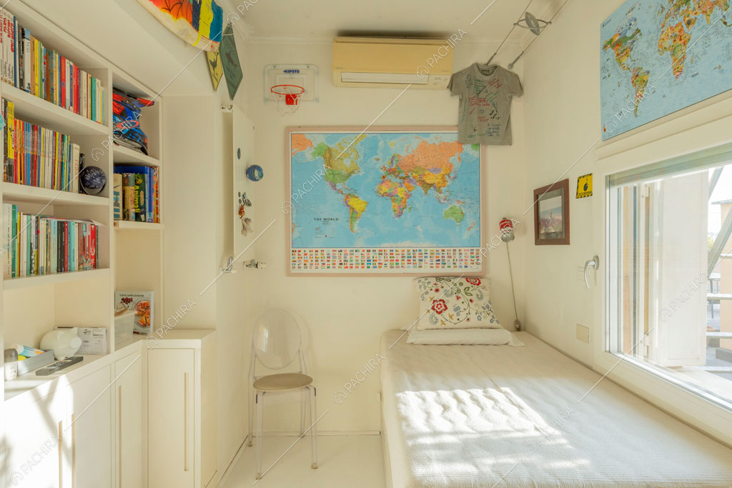 Camera da letto dell'attico Elbrus, location in stile contemporaneo a Roma