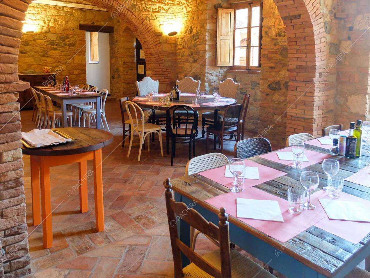 Sala da pranzo del borgo Clematide, location in stile rustico a Pisa