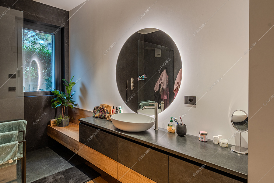 Bagno della villa Norte, location in stile moderno a Monza