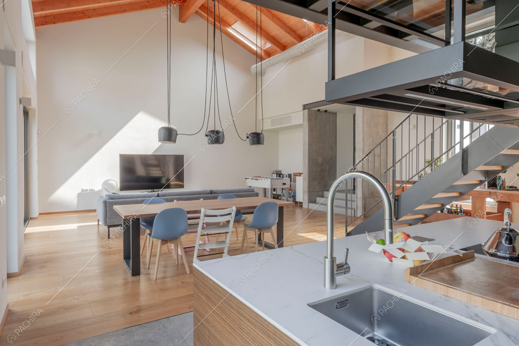Open space della villa Eiger, location in stile moderno a Monza