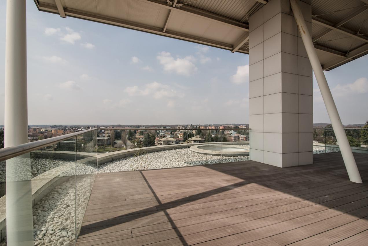 Ampia terrazza con vista panoramica sulla città