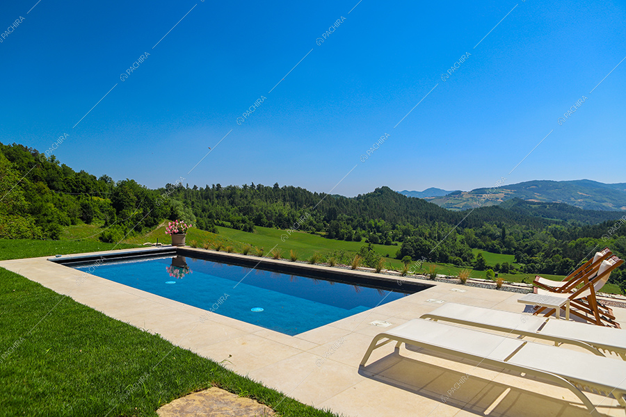 Piscina della villa Zinco, location in stile country a Pavia