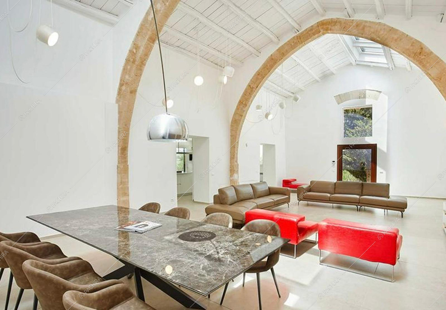 Zona living della villa Godavari, location in stile moderno a Trapani